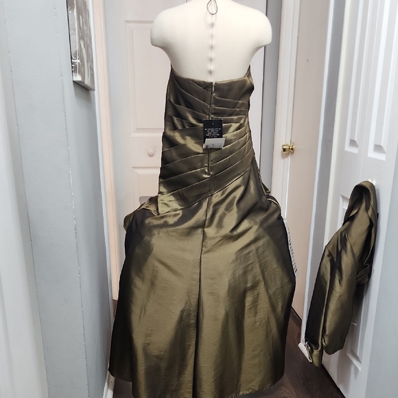 Elegant Strapless Olive Green Evening Gown New With Tags Size 14 - Picture 8 of 15